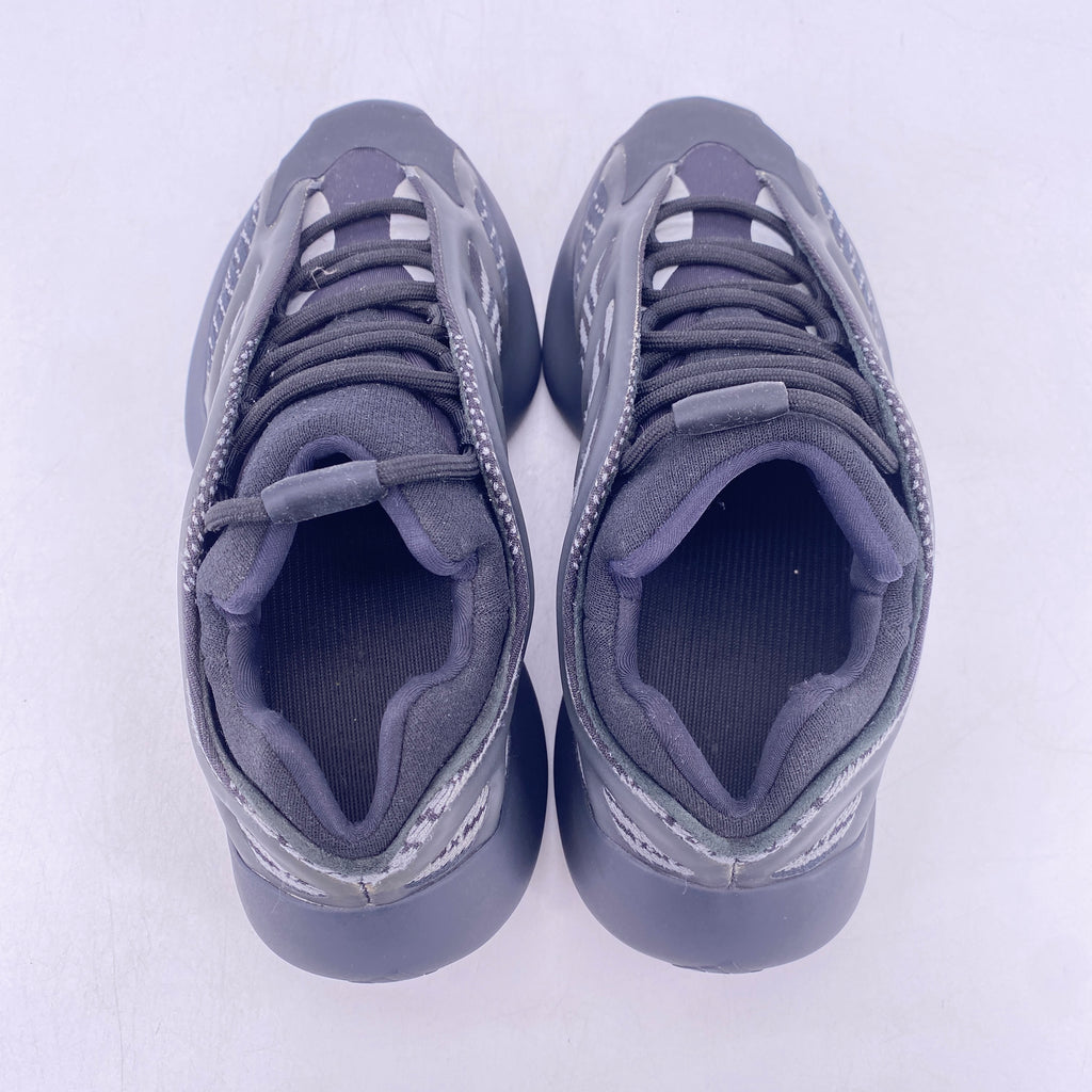Yeezy 700 v3 "Dark Glow" 2021 Used Size 7