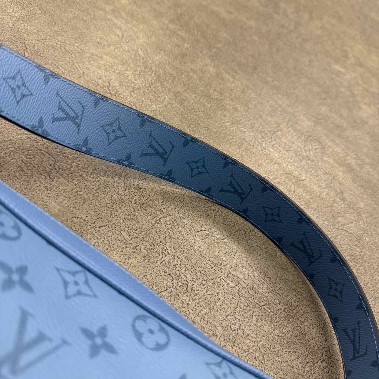 Louis Vuitton Messenger Bag &quot;OUTDOOR&quot; 2021 New Blue