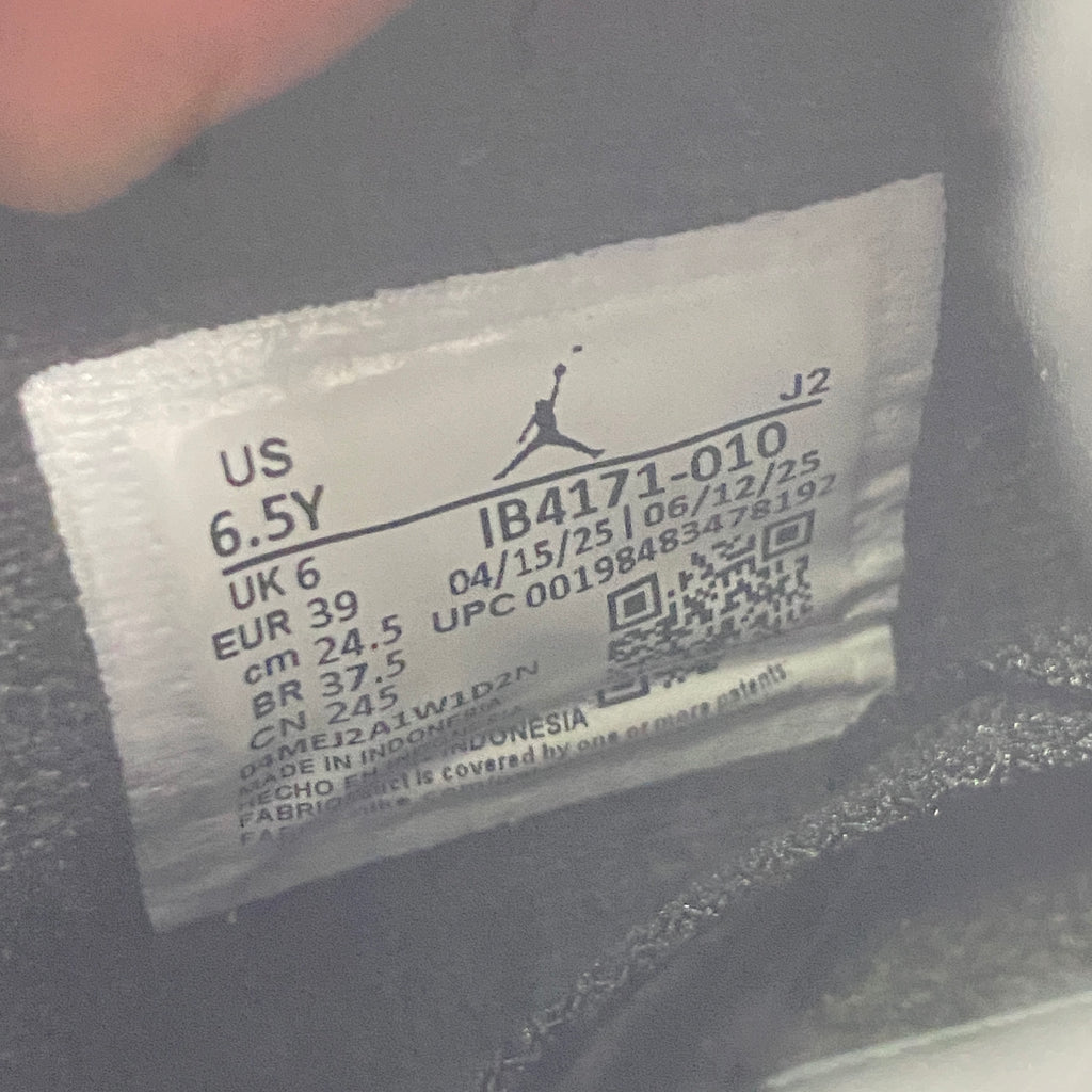 Air Jordan (GS) 4 Retro "Black Cat" 2025 Used Size 6.5Y