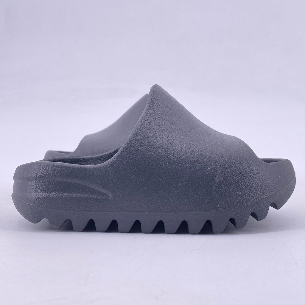 Yeezy Slide "Onyx"  Used Size 9k