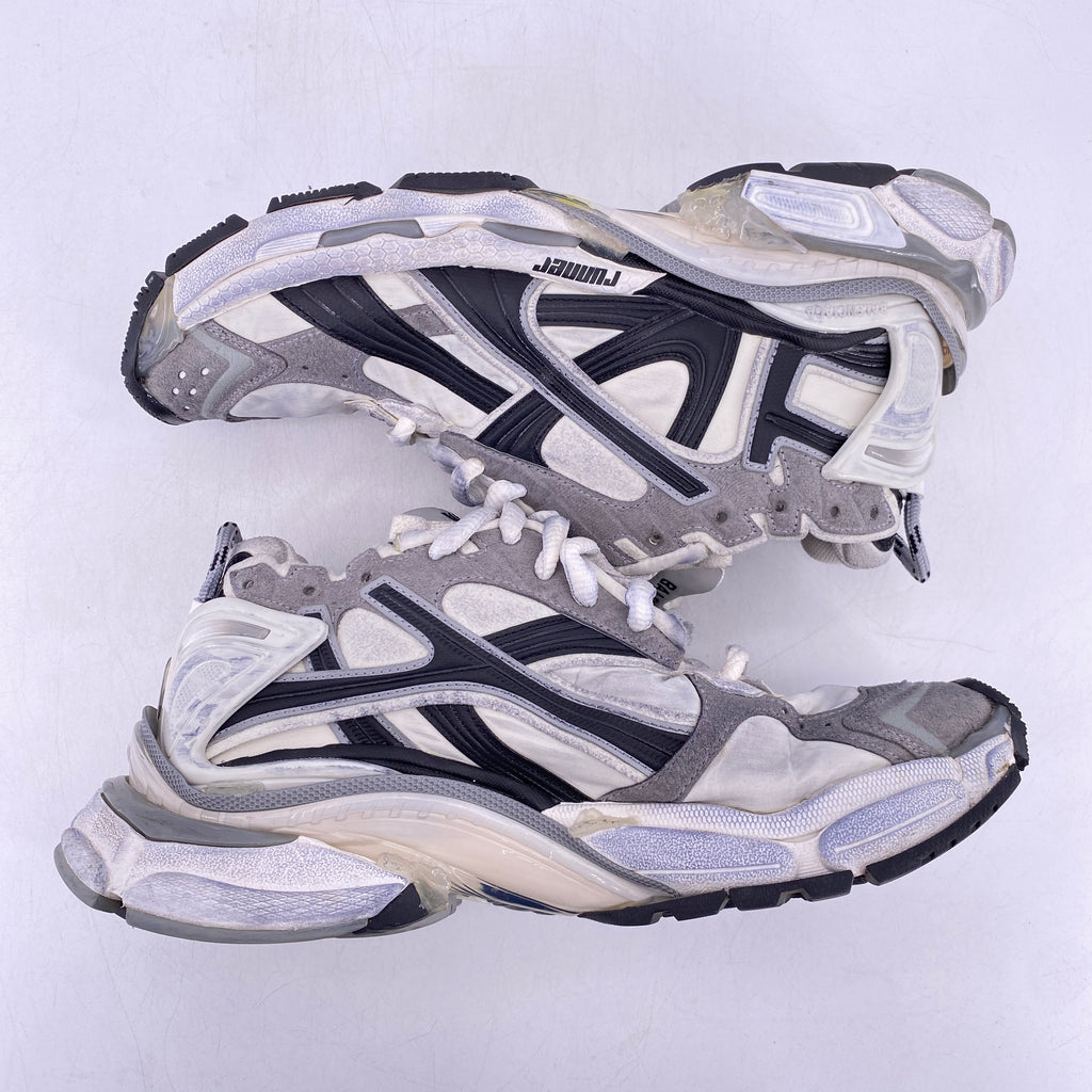 Balenciaga Runner "White Black"  Used Size 8