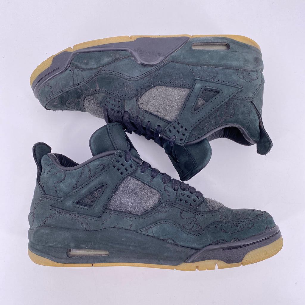 Air Jordan 4 Retro "Kaws Black" 2017 Used Size 9