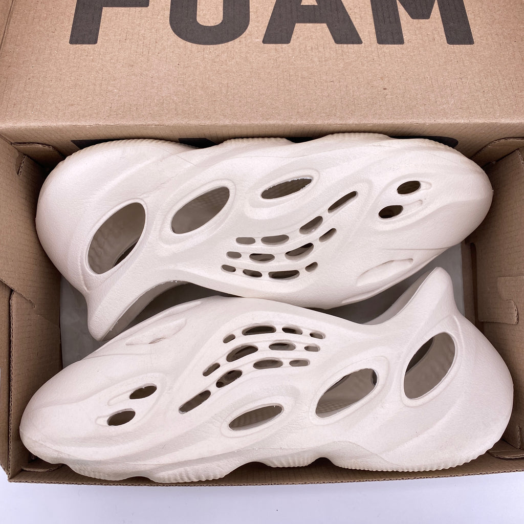Yeezy Foam RNNR "Sand" 2021 Used Size 9