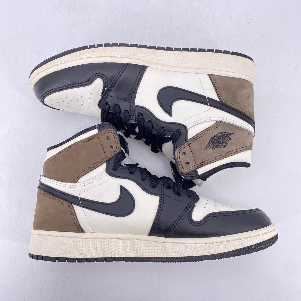 Air Jordan (GS) 1 Retro High "Dark Mocha" 2020 Used Size 6.5Y