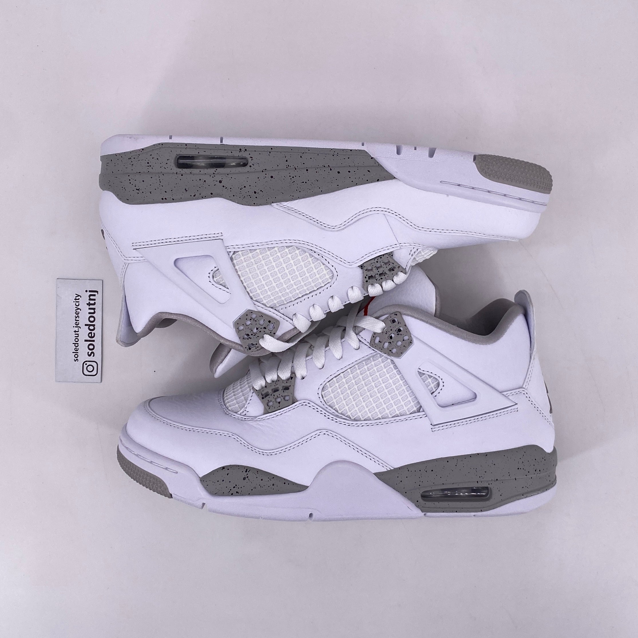 Air Jordan 4 retro white Oreo sneakers. top Sizes 6-12