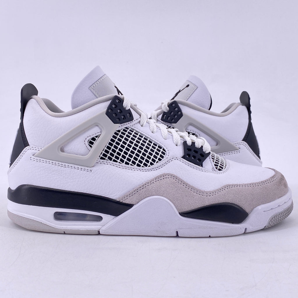 Air Jordan 4 Retro "Military Black" 2022 Used Size 9.5