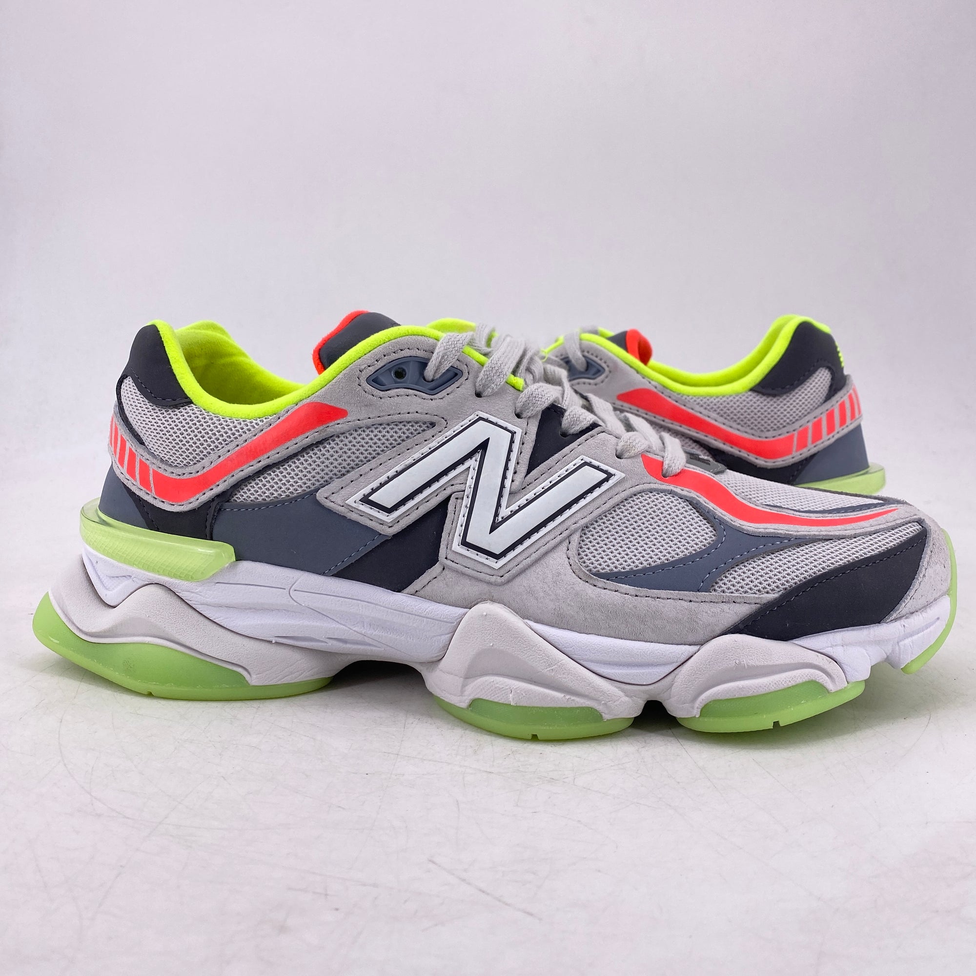 New Balance 9060 &quot;Dtle Glow&quot; 2023 Used Size 11