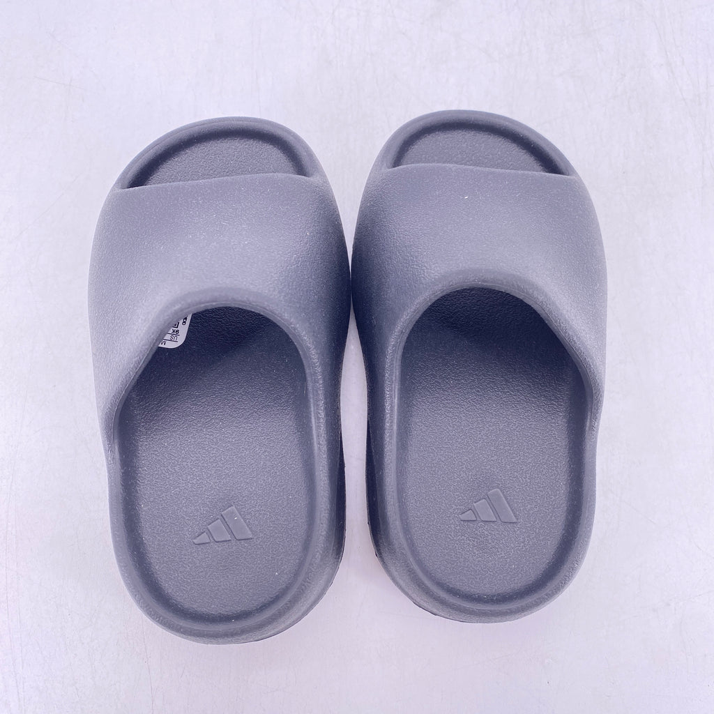 Yeezy Slide "Onyx"  Used Size 9k