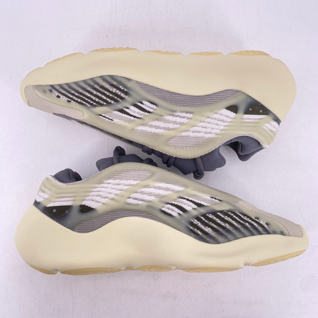 Yeezy 700 v3 "Fade Salt" 2022 Used Size 10