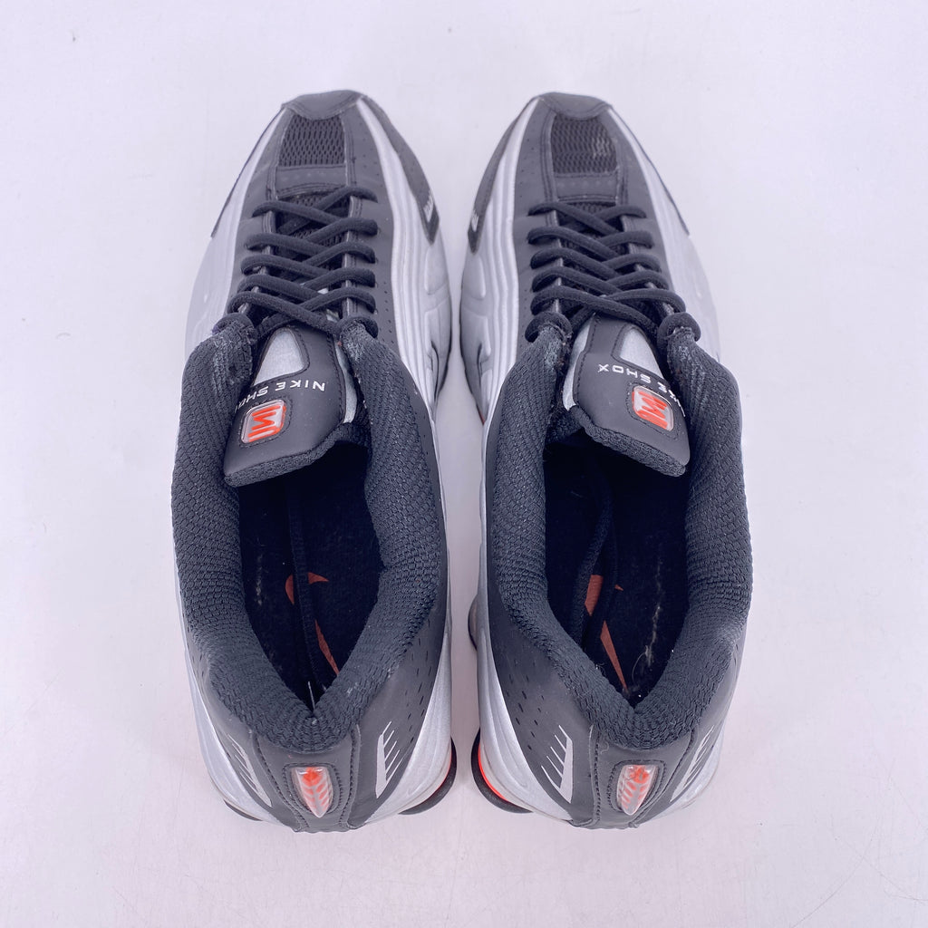 Nike Shox R4 "Black Metallic Silver" 2025 Used Size 10.5