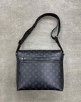 Louis Vuitton Messenger Bag "MONOGRAM" Used Black