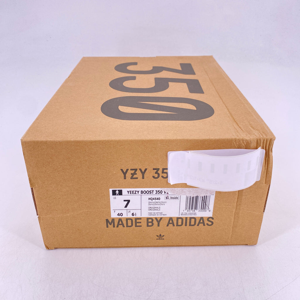 Yeezy 350 v2 "Onyx" 2022 Used Size 7