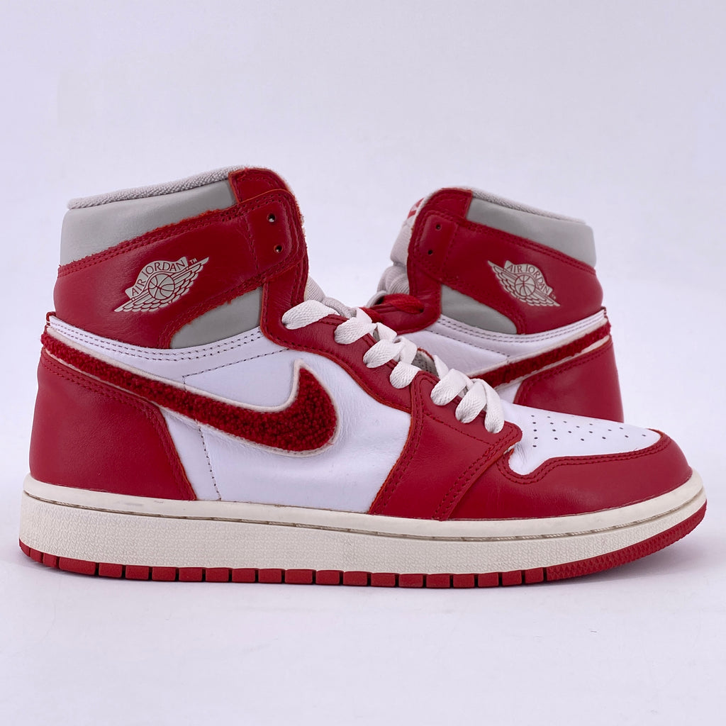 Air Jordan (W) 1 Retro High OG "Varsity Red" 2022 Used Size 8W