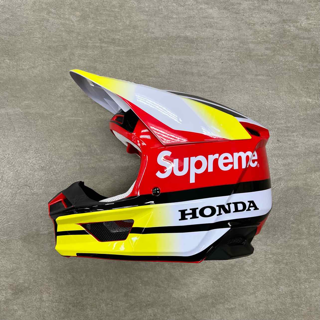 Supreme Helmet &quot;HONDA&quot; 2019 New Multi-Color Size M