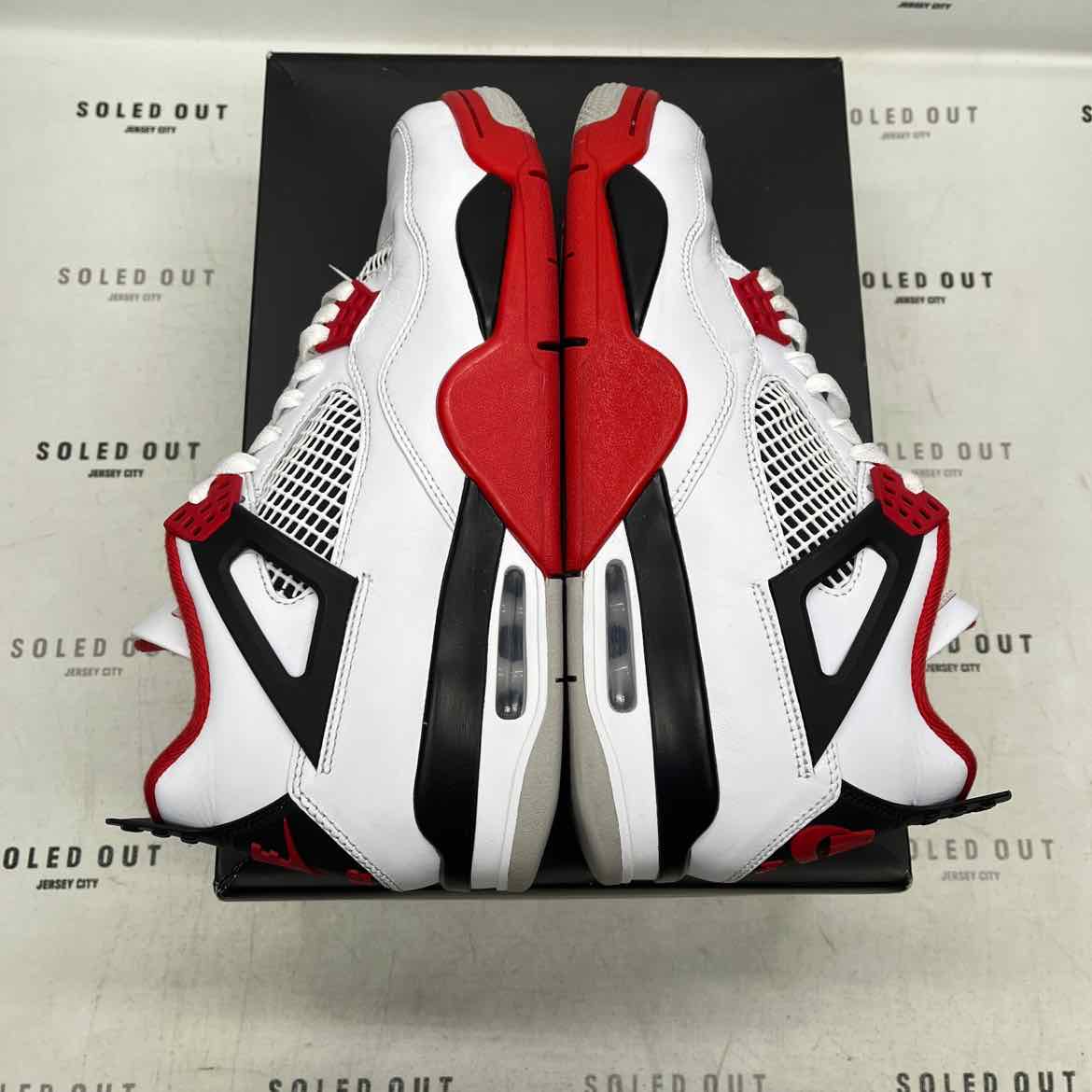 Air Jordan 4 Retro &quot;Fire Red&quot; 2020 Used Size 9