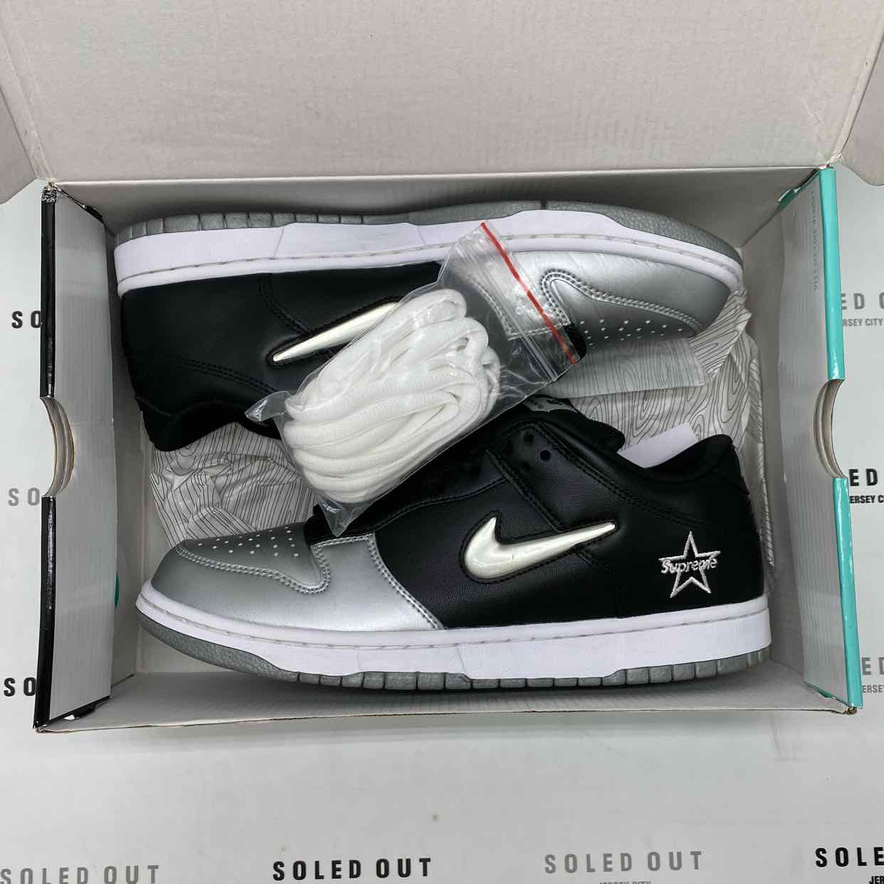 Nike SB Dunk Low &quot;Supreme Jewel Silver&quot; 2019 Used Size 10